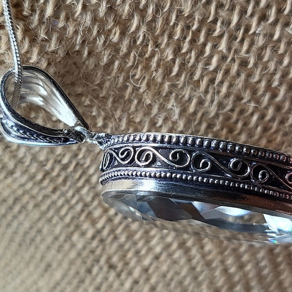 Faceted White Topaz Pendant - Antique Setting - Picture 4 of 7